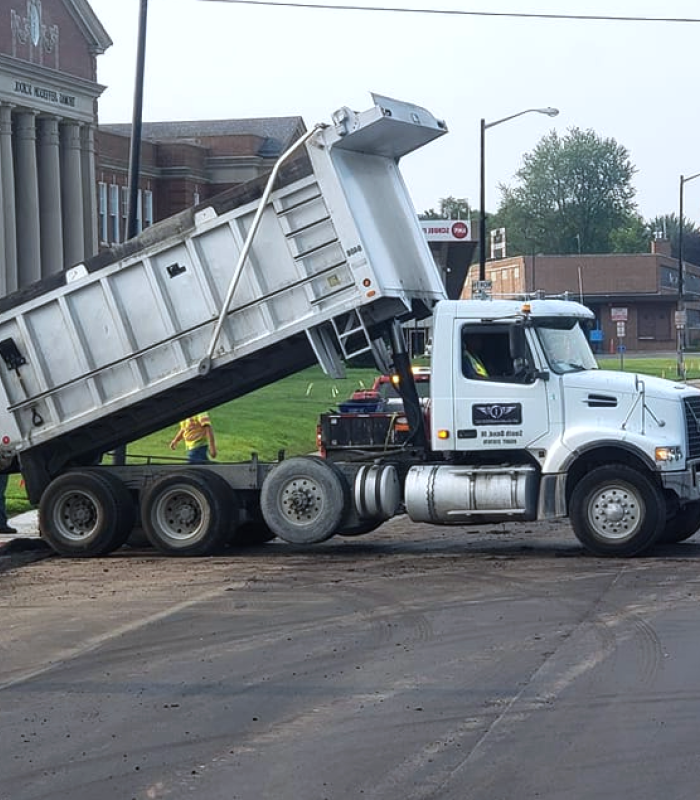 9 to 20 ton tri-axle dump truck